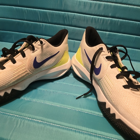 Nike Precision 5 Flyease CW3403-100 White Barely Volt Basketball Men's Sz 11 - Picture 3 of 7